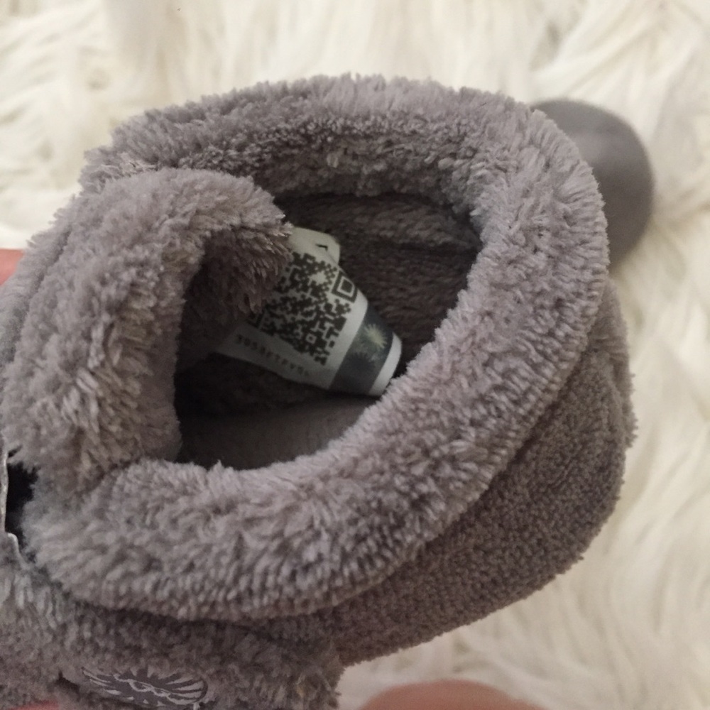 (SOLD) Ugg Bixby Bootie - Picture 4 of 6